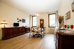 Familienapartment, Mehrere Schlafzimmer (Appartamento Città Riva) | Speisen