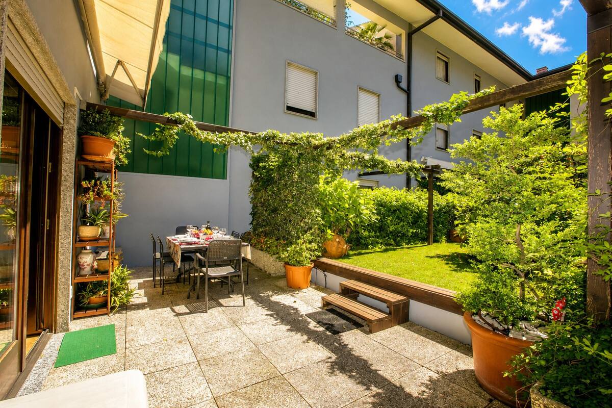 Familieleilighet, 2 soverom, 2 bad (Elegance Suite Isabella with Terrace) | Utendørsservering