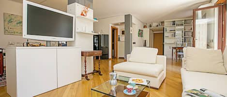 Family Apartment, Multiple Bedrooms, 2 Bathrooms (Elegance Suite Isabella) | Living area