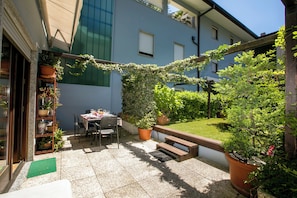 Perhehuoneisto, useita makuuhuoneita, 2 kylpyhuonetta (Elegance Suite Isabella) | Terassi/patio