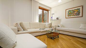 Familienapartment, Mehrere Schlafzimmer, 2 Bäder (Elegance Suite Isabella) | Wohnbereich