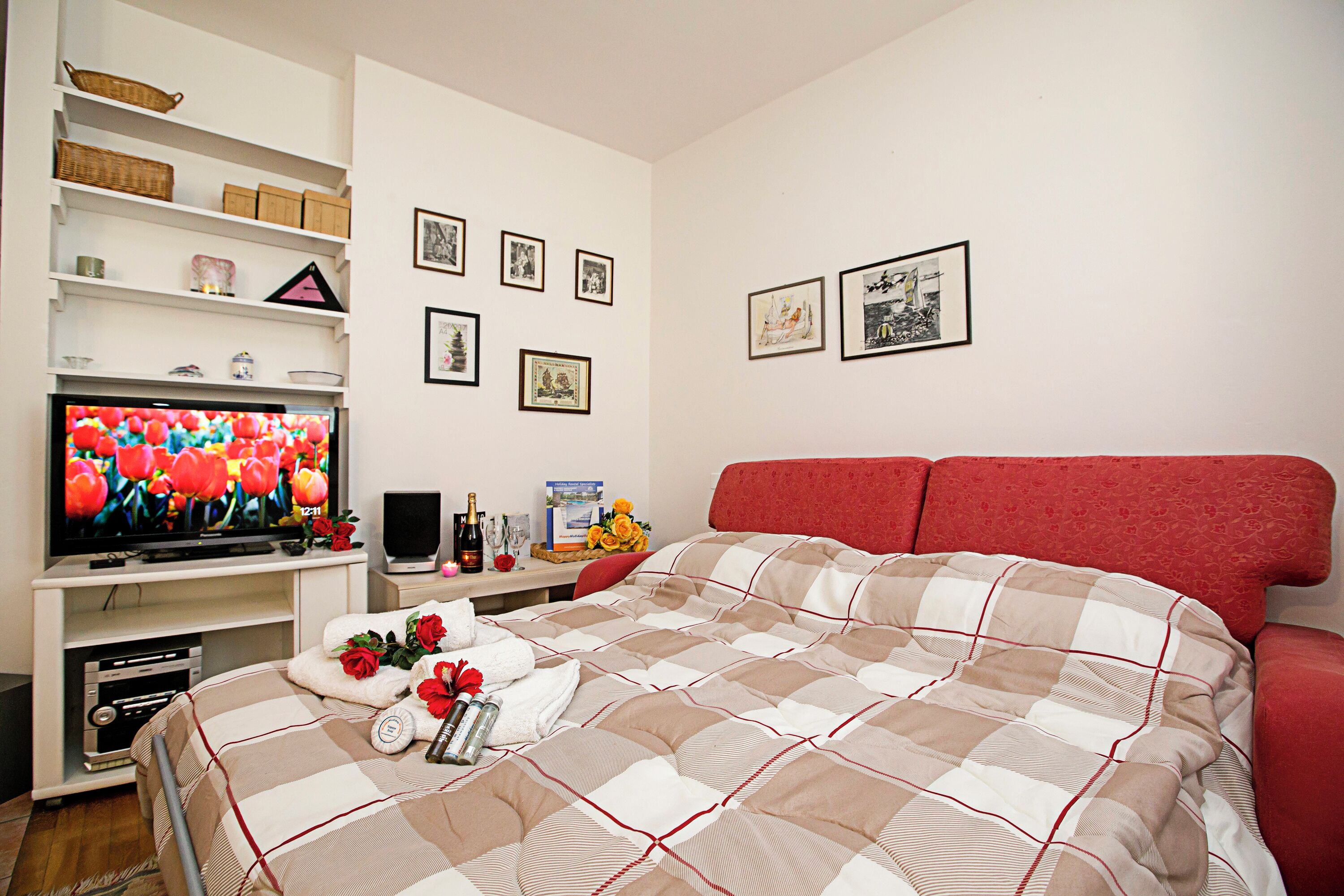 Family Apartment, Multiple Bedrooms, Lakeside (Appartamento Centro Storico Riva 2) | 1 bedroom, iron/ironing board, free WiFi, bed sheets