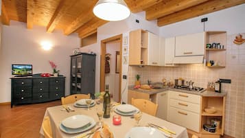 Appartamento familiare, 1 camera da letto (Appartamento Centro Storico Riva) | Cucina privata | Frigorifero, microonde, piano cottura, bollitore elettrico