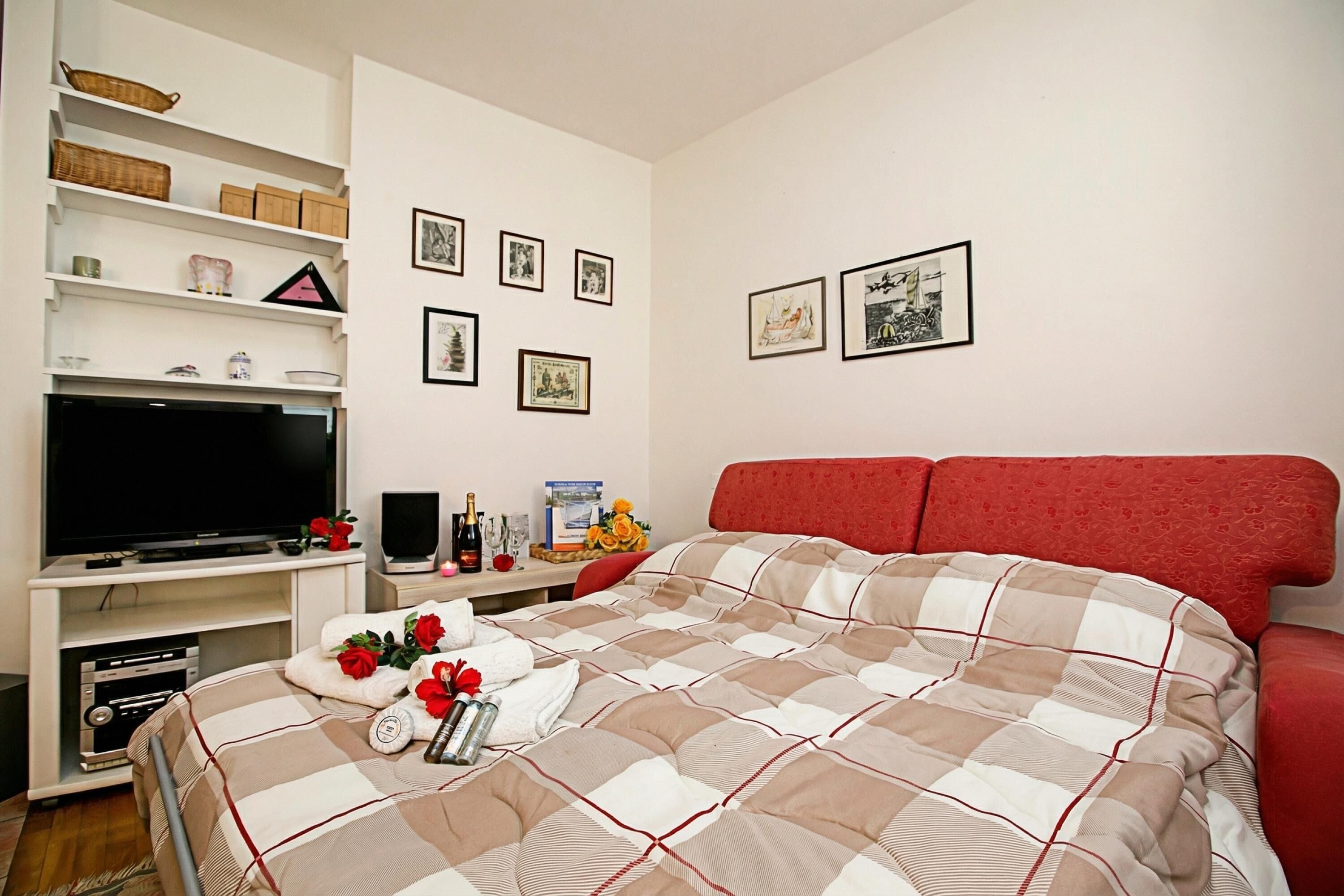 1 chambre, fer et planche à repasser, draps fournis