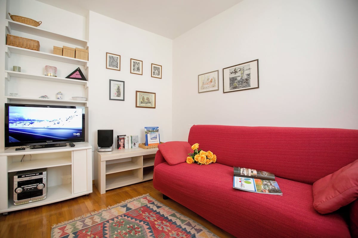 Family Apartment, Multiple Bedrooms, Lakeside (Appartamento Centro Storico Riva 2) | Living area