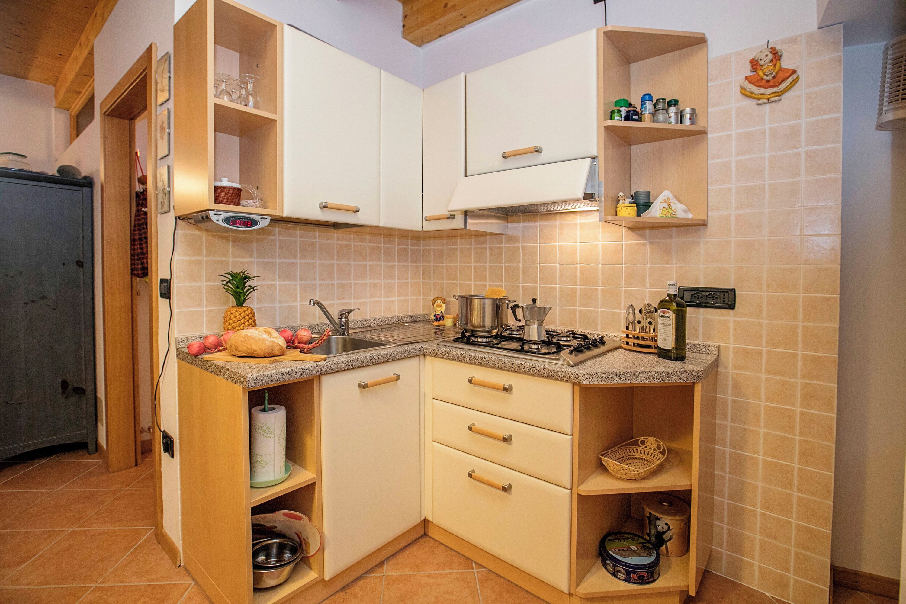 Family Apartment, Multiple Bedrooms (Appartamento Centro Storico Riva) | Private kitchen | Fridge, microwave, stovetop, electric kettle