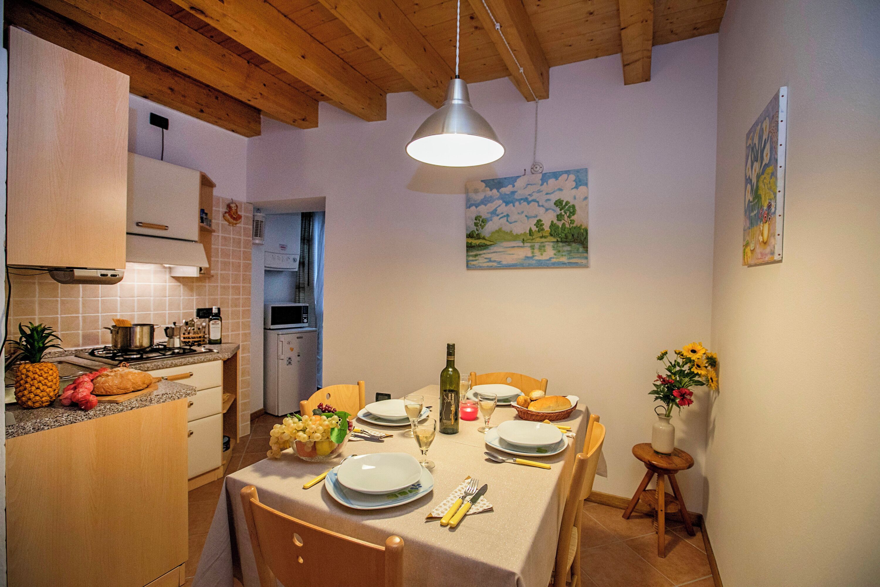Familienapartment, Mehrere Schlafzimmer (Appartamento Centro Storico Riva) | Speisen