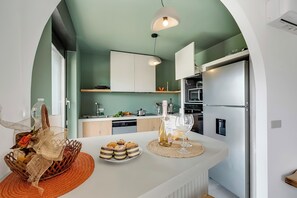 Familienapartment, Mehrere Schlafzimmer (Appartamento Amy) | Eigene Küche | Großer Kühlschrank, Mikrowelle, Ofen, Herdplatte