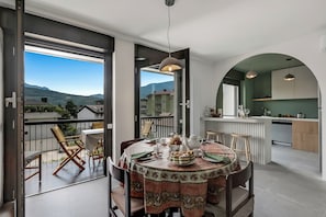 Family Apartment, 2 Bedrooms (Appartamento Amy) | Dining room