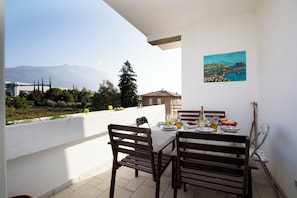 Familienapartment, Mehrere Schlafzimmer (Casa Andreas & Corinna) | Speisen im Freien