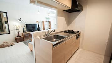 Fridge, microwave, stovetop, cookware/dishes/utensils