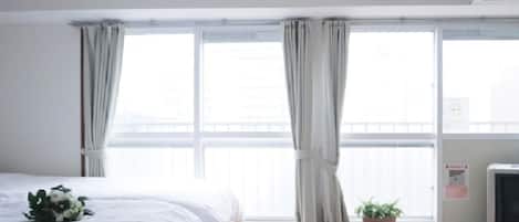 1 habitación, tabla de planchar con plancha, wifi gratis y ropa de cama