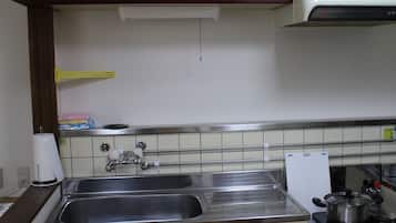 雪櫃、微波爐、廚房用具/餐具/器皿