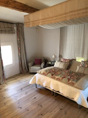 4 Schlafzimmer, Zimmersafe, Bügeleisen/Bügelbrett, kostenloses WLAN