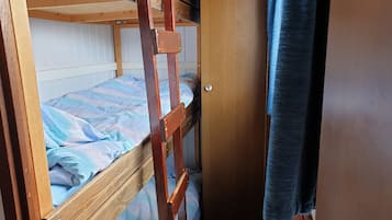 2 bedrooms, iron/ironing board, bed sheets