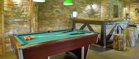 House | Game room