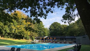Outdoor pool - Tidy Holiday Home With Wood Burner in a Green Area (Durbuy)
