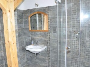 Bathroom - Spacious Cottage With 5 Bedrooms, Woodburning Stove, Sauna, Near Ski Lift (Záhorí)