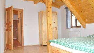 House | 5 bedrooms, individually furnished, bed sheets