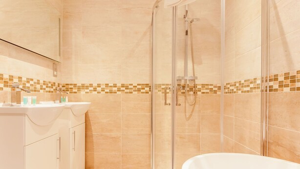 Shower, towels