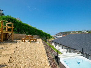 Exterior - Beautiful Holiday Home in Mawgan Porth With Garden (Newquay)