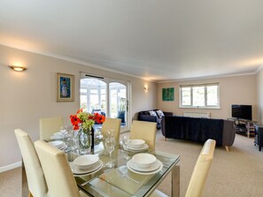 Dining - Beautiful Holiday Home in Mawgan Porth With Garden (Newquay)