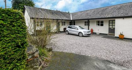 Lovely Holiday Home in Lydbury With Garden