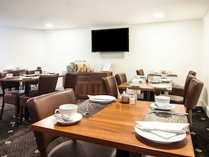 Dining - Executive King Apartment for 4 near Anfield Stadium (Liverpool)