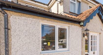 Simplistic Apartment in Croydon near Wandle Park