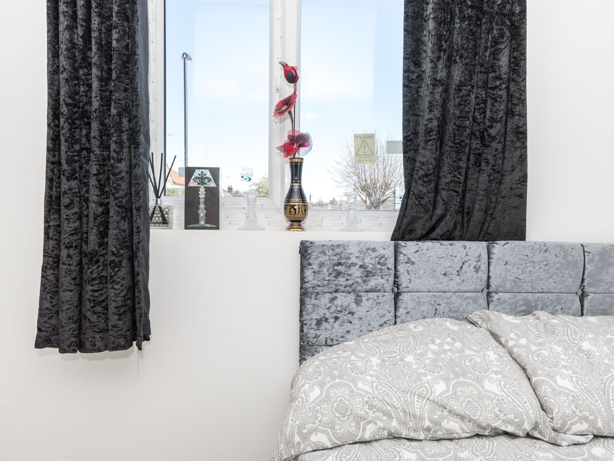 1 bedroom, bed sheets