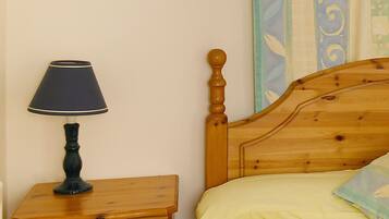 1 bedroom, bed sheets