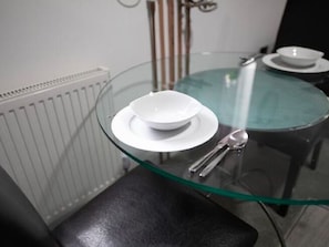 Dining - Vintage Holiday Home in Worcestershire with Hot Tub (Stourport-on-Severn)
