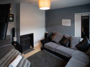 Living room - Modern Holiday Home in Bristol with Hot Tub (Bristol)