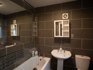 Bathroom - Modern Holiday Home in Bristol with Hot Tub (Bristol)