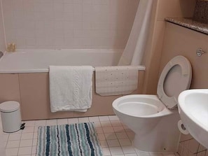 Bathroom - Endearing Apartment in London near Thames River (London)