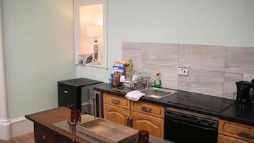 House | Private kitchen | Fridge, microwave, oven, electric kettle