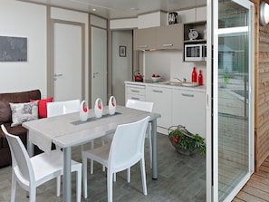 Dining - Beautiful Chalet With AC and Covered Terrace, Near the Beach (Mont-roig del Camp)