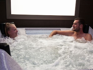 Spa - Beautiful Chalet With AC and Covered Terrace, Near the Beach (Mont-roig del Camp)