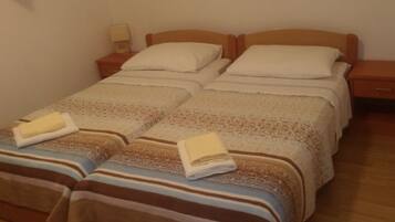 Apartment | 2 bedrooms, individually furnished, bed sheets