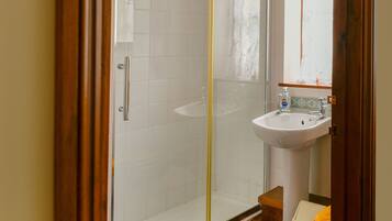 House | Bathroom | Shower, towels