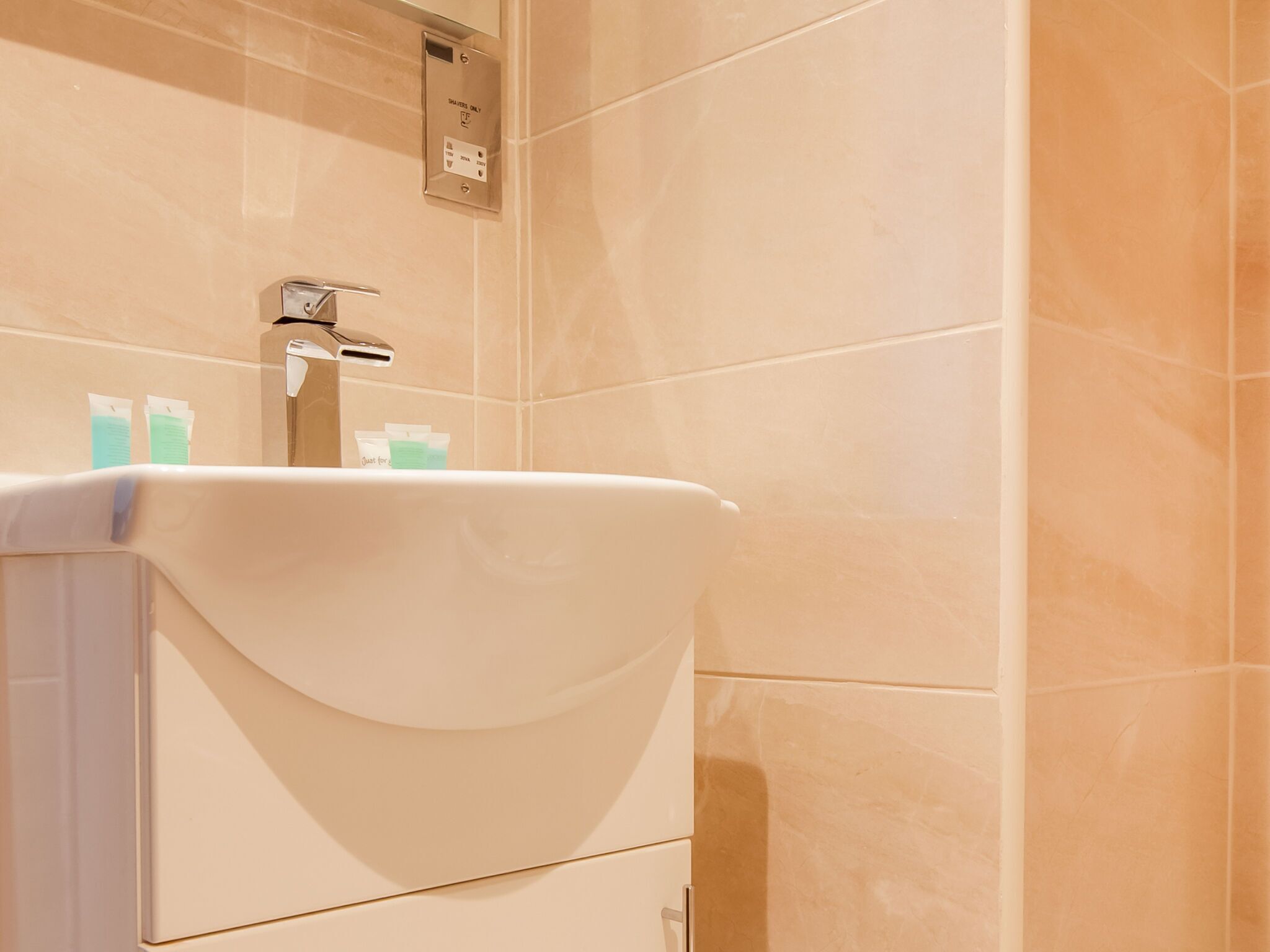 Shower, towels