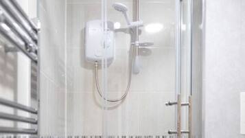 Apartment | Badezimmer | Dusche, Handtücher