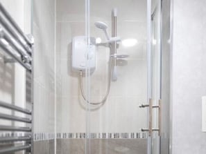 Apartment | Bathroom | Shower, towels