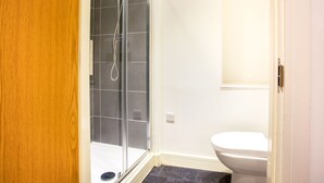 Unclassified image, 5 of 30, button - Appealing Studio in Bradford near Forster Square Retail Park (Bradford)