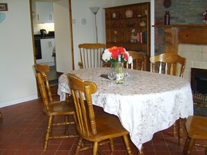 Cottage | Dining