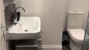 Ferienhaus | Badezimmer | Dusche, Handtücher
