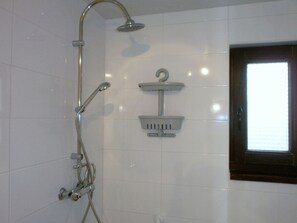 Bathroom - Cozy Holiday Home with Fireplace near Malmédy (Malmedy)