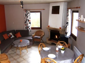 Living room - Cozy Holiday Home with Fireplace near Malmédy (Malmedy)
