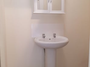 Apartment | Bathroom | Shower, towels