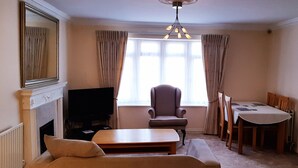 Apartment | Living room | Fireplace - Enticing Apartment in Wimborne near Model Town (Wimborne)